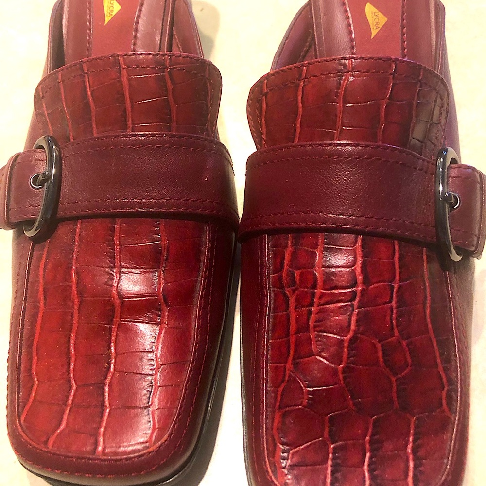 EASY SPIRIT SMARTSHOE 8.5 slip ONS REDUCED!!!